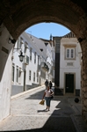 Faro, durch das Arco da Vila in die Altstadt