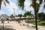 Aruba - Bucuti Beach Resort, Blick auf das hoteleigene Restaurant-Piratenschiff "Pirates Nest", davor der Pool