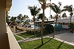 Aruba - Bucuti Beach Resort, Blick von unserem Balkon auf Pool, Meer und "Pirates Nest"