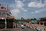 Aruba - L.G. Smith Boulevard in Oranjestad; links die große Shopping Mall, rechts der Hafen