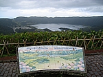 Insel Sao Miguel (Azoren) - Aussichtspunkt Vista do Rei; Blick auf die Caldeira das Sete Cidades mit Lagoa Azul