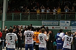 Die Fans danken den Mannschaften für den schönen Handballabend