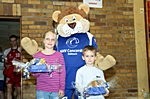 Ehrung & Dankesch&ouml;n vor dem Spiel f&uuml;r die Erfinder von HaNo, dem neuen Maskottchen des NHV Concordia Delitzsch