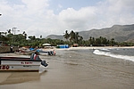 Der Strand von Chuao einen Tag, nachdem Hugo Chávez mit seiner Entourage hier war (man beachte die Dixie-Klos ...)