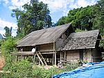 Wanderung zum Bergvolk der Tay - Bauernhaus mit Sat-Schüssel
