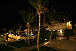 Aruba - Bucuti Beach Resort, abendlicher Blick von unserem Balkon auf Pool und "Pirates Nest"