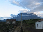 Insel Pico (Azoren) - Abendlicher Blick auf den wie meist wolkenvergangen Pico, den mit 2.351 m höchsten Berg Portugals