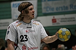 Phillip Seitle greift sich den Ball zum Siebenmeter ...