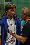 Till Riehn lauscht den Worten seines Coaches Uwe Jungandreas