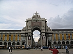 Lissabon - Blick vom Praca do Comercio auf den Triumphbogen Arco Monumental von 1875